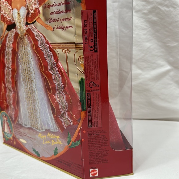 Happy Holidays Barbie - Picture 8 of 9